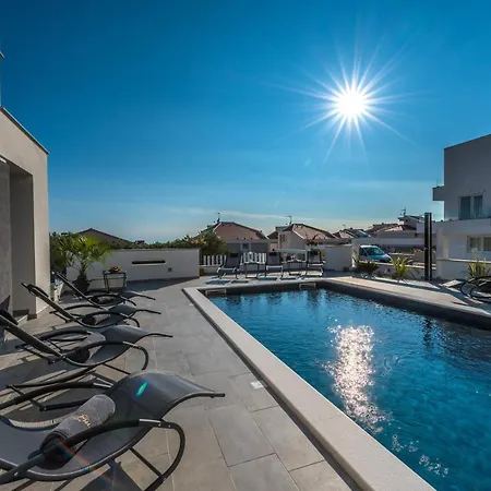 Villa Magnifica Apartments With Pool Novalja Exterior photo