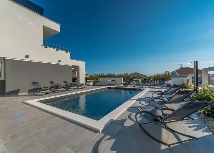 Villa Magnifica Apartments With Pool