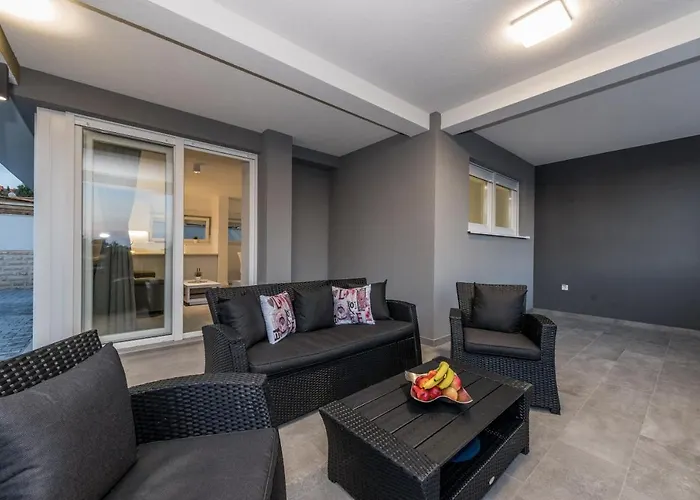 Villa Magnifica Apartments With Pool
