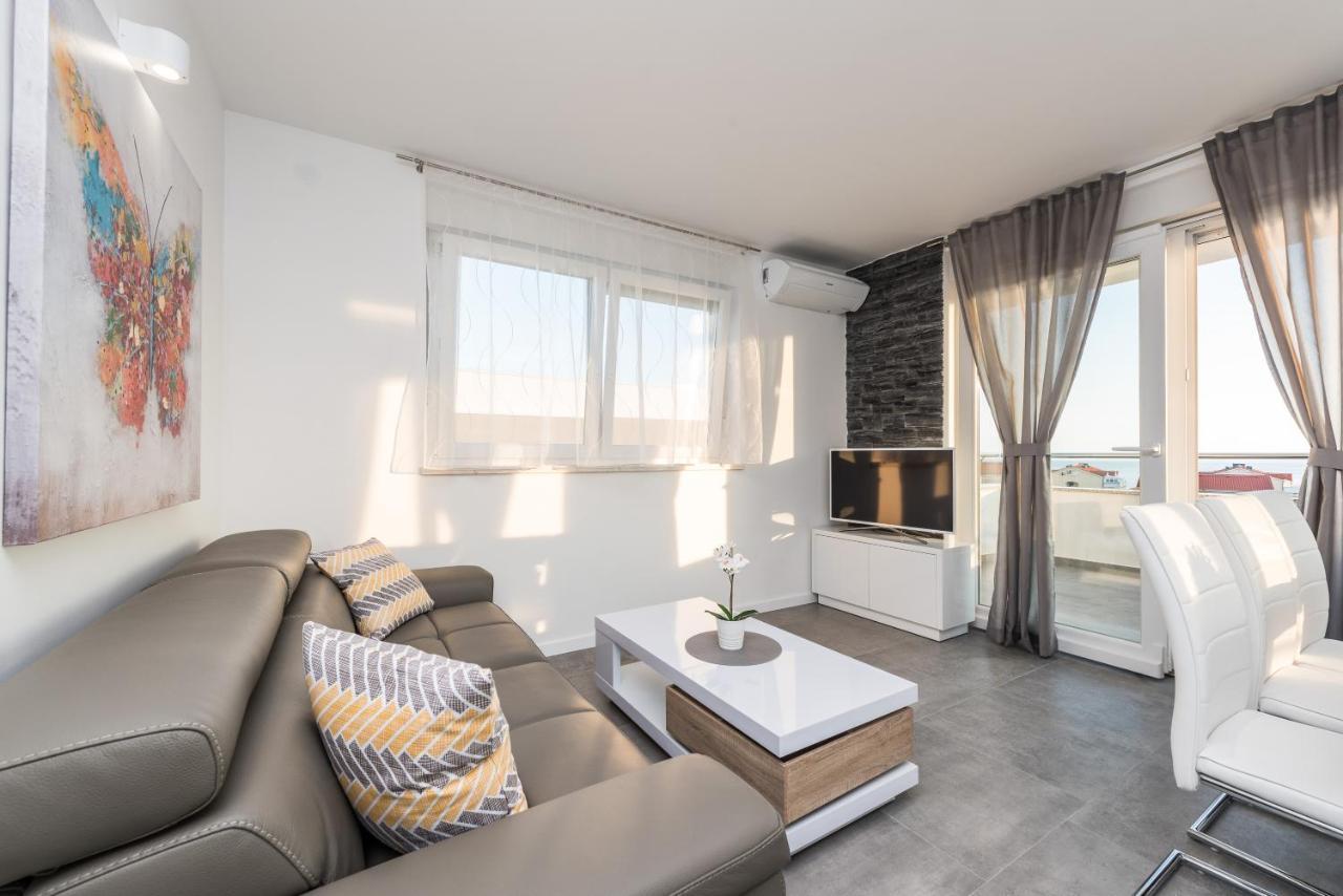 Apartment Magnifica With Pool