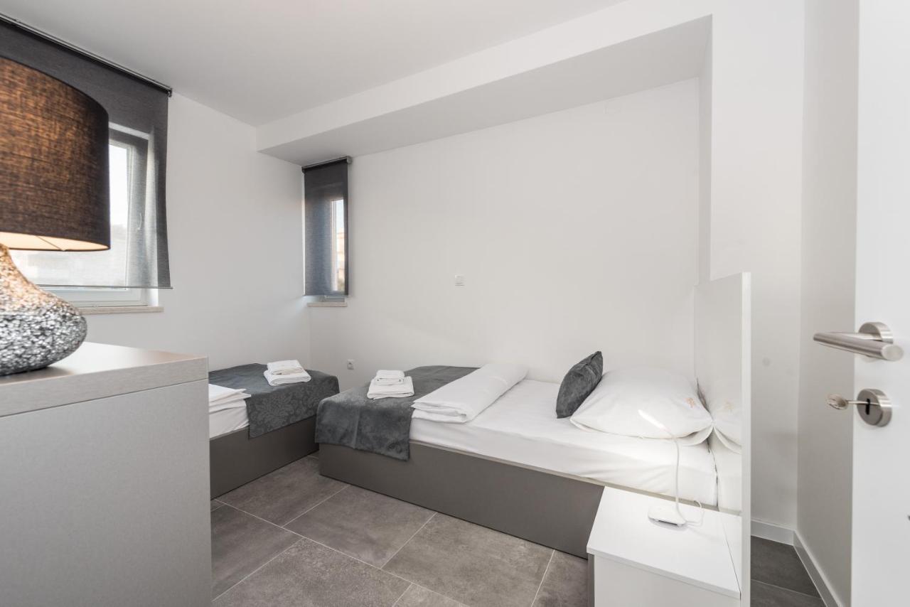 Magnifica With Pool Apartment Novalja