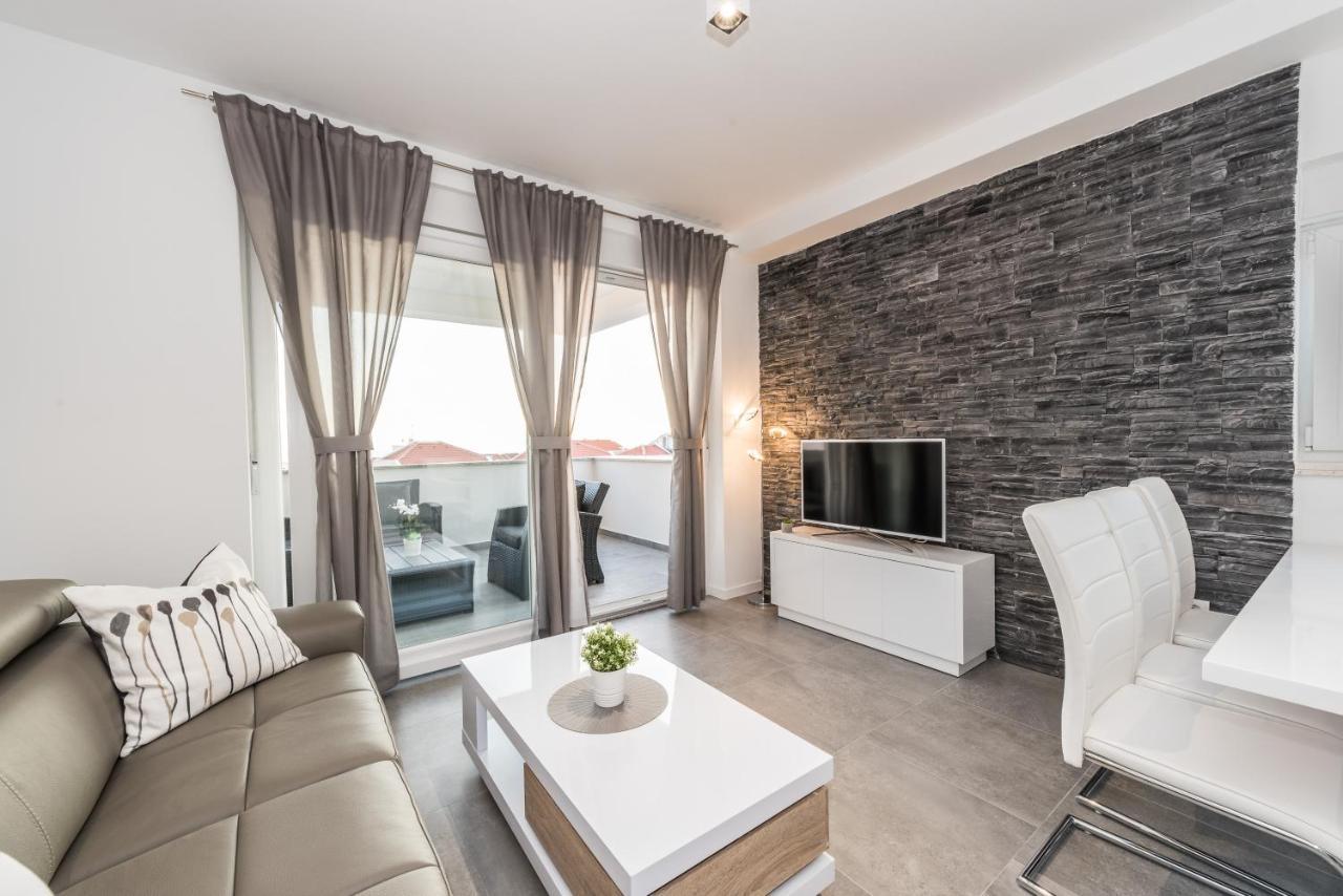 Apartment Magnifica With Pool Novalja