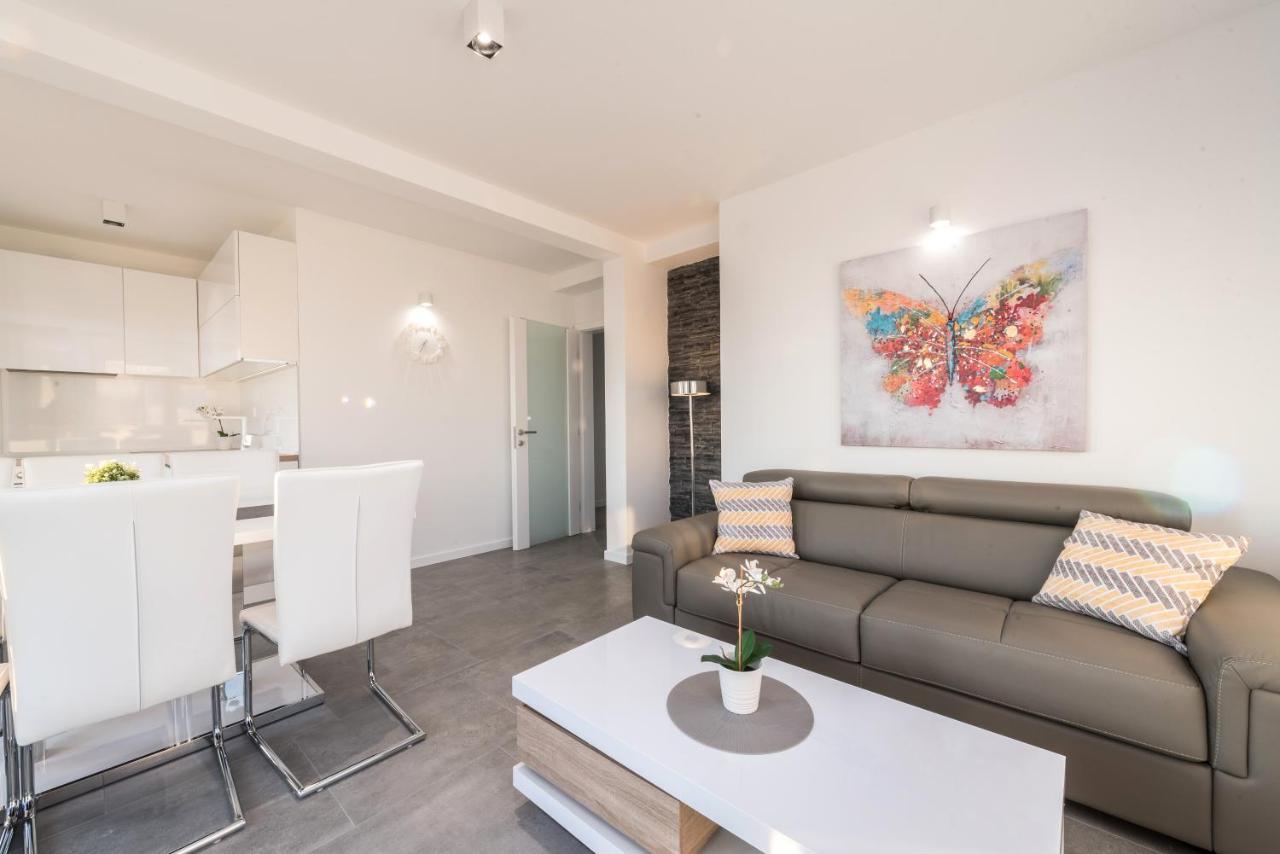 Apartment Magnifica With Pool Novalja
