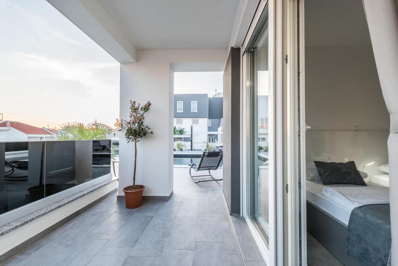 Apartment Magnifica With Pool Novalja