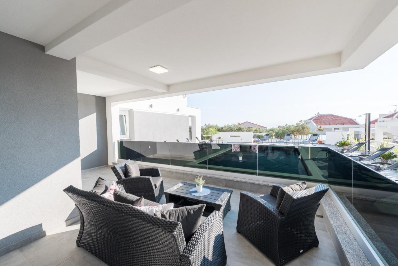 Magnifica With Pool Apartment