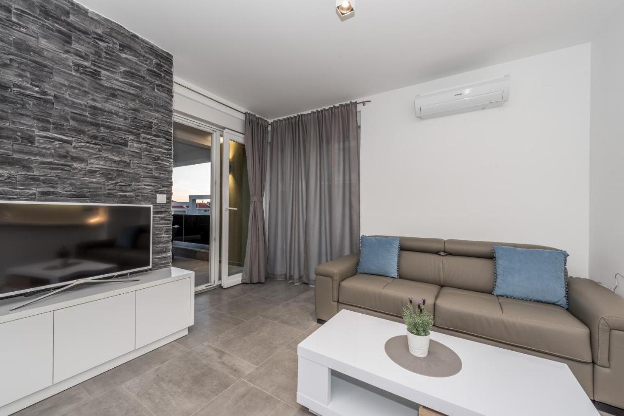 Magnifica With Pool Apartment *