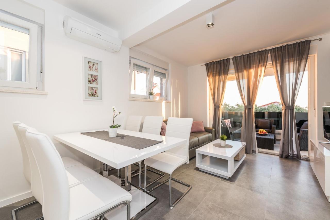 Magnifica With Pool Apartment *