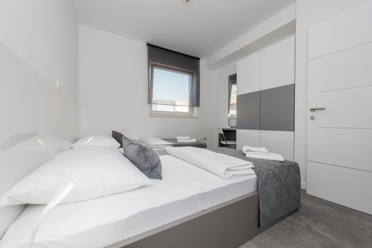 Magnifica With Pool Apartament Novalja