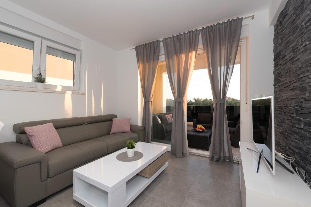 Apartament Magnifica With Pool *